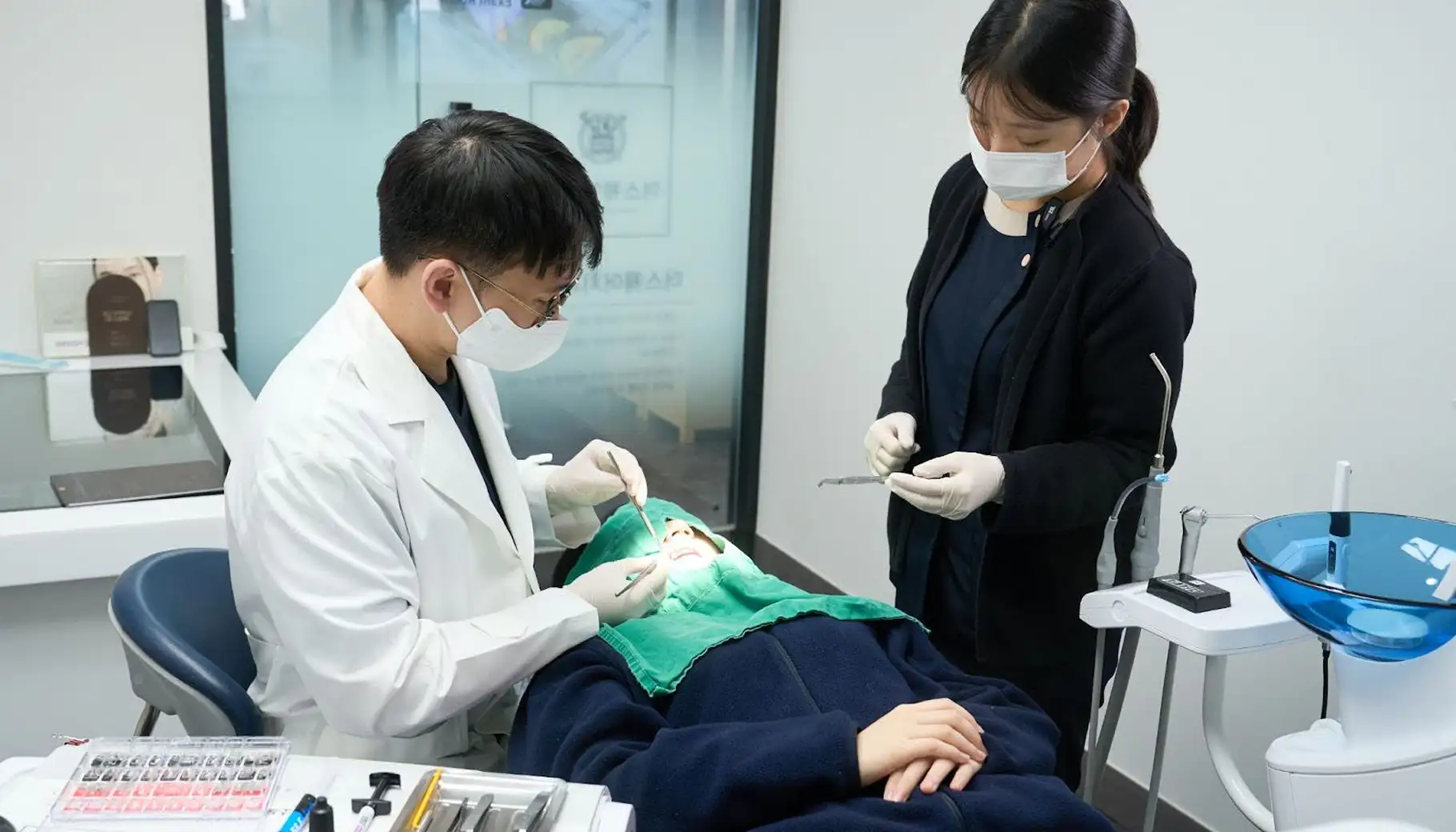 더스퀘어치과 복구치료 치아교정 치아 재교정